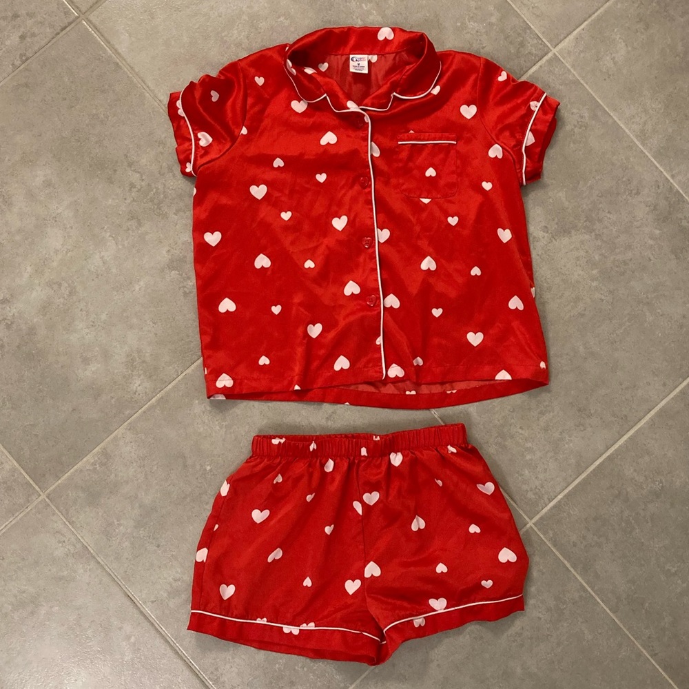 Girls heart/valentines pajama set. Girls size medium/10.